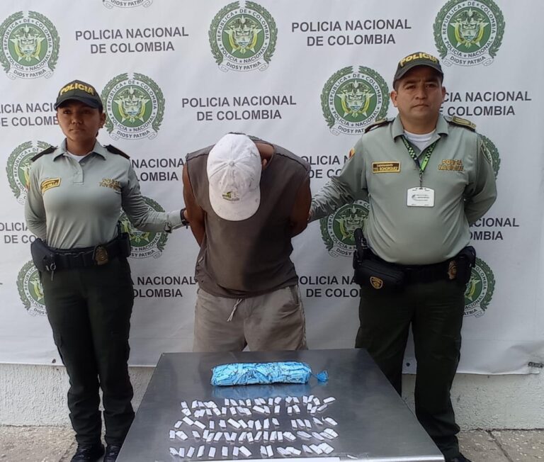 Hombre con 400 dosis de base de coca tenía orden de captura por homicidio