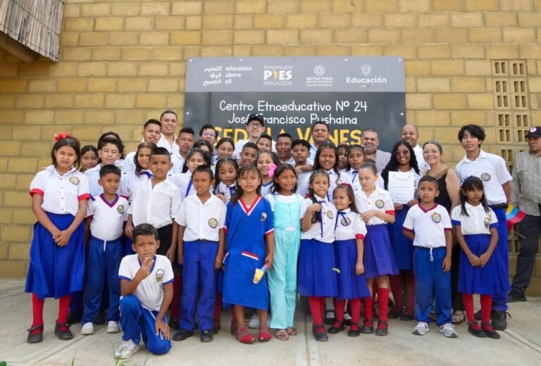 Ministro Daniel Rojas Medellín entregó dos colegios para fortalecer la educación en La Guajira