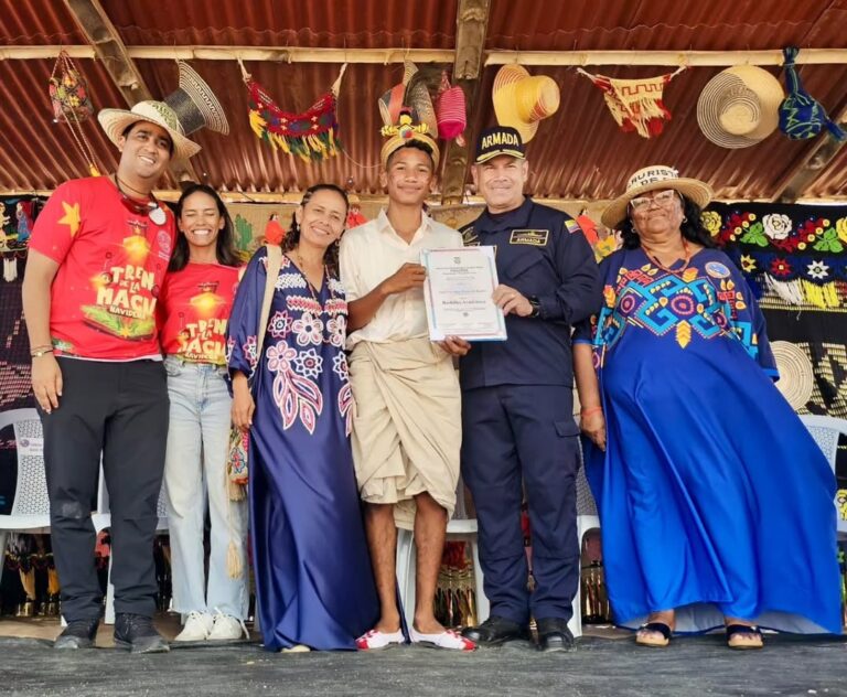 Gobernador Jairo Aguilar estuvo en la graduación de 50 jóvenes wayuu en Karasua, Alta Guajira