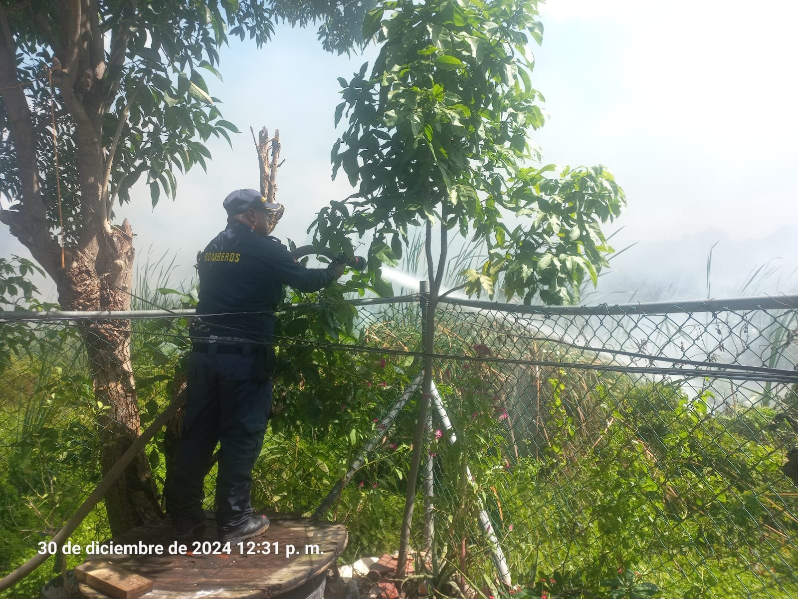 Incendio en la Laguna Salada afecta a residentes del barrio María Eugenia en Riohacha