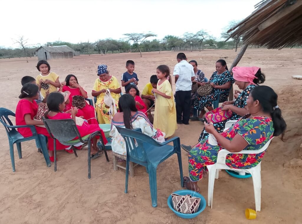 Tejer y vender: el rostro sabio para la supervivencia de Sara Jusayu Bonivento, en medio de un desierto