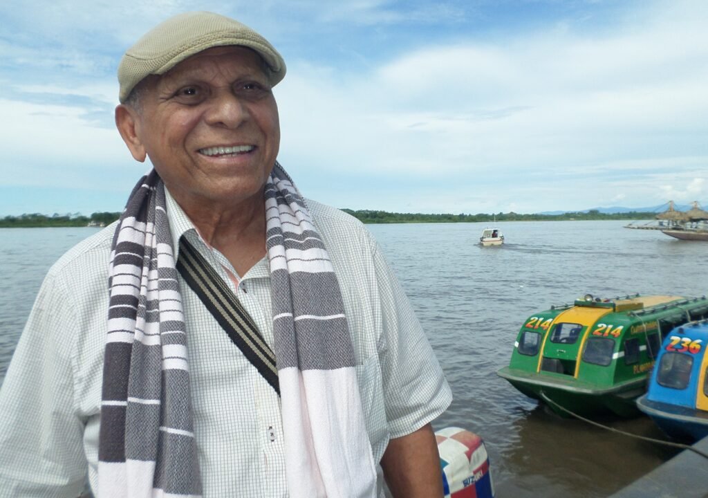 A la orilla del río Magdalena el maestro Adolfo Pacheco, contó diversos episodios de su vida - Foto Juan Rincón Vanegas