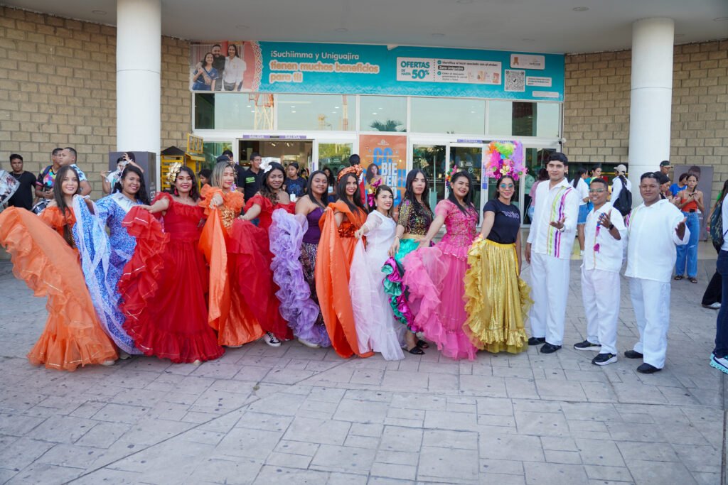 Reinas del Carnaval de Riohacha protagonizaron evento cultural en el centro comercial Suchiimma