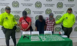 Capturan a tres personas con armas y drogas en operativos contra el microtráfico en Riohacha