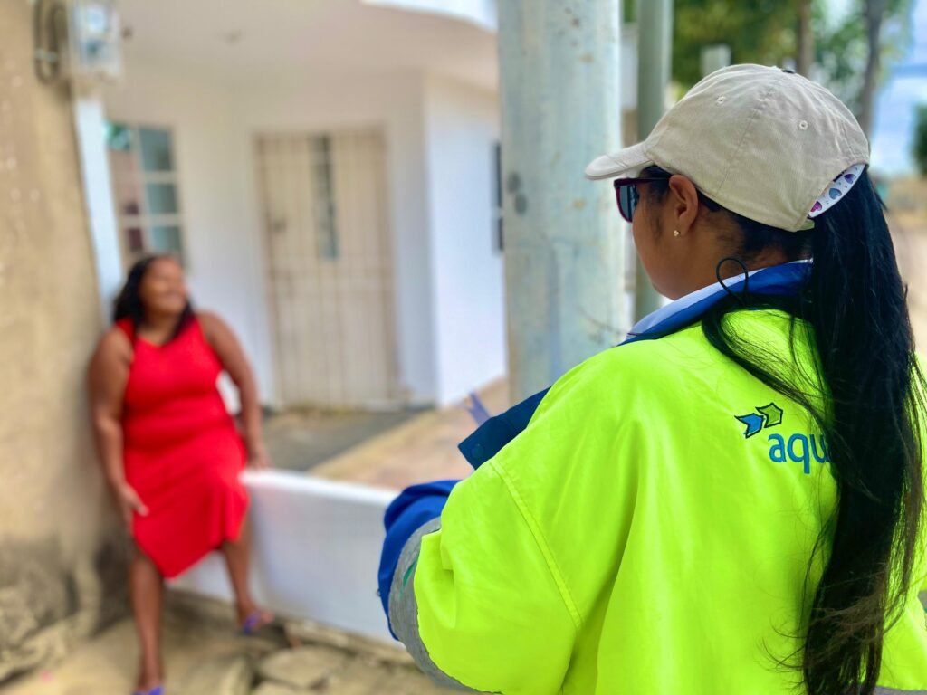 Aqualia alerta sobre consecuencias de conexiones ilegales en el barrio Los Loteros, en Riohacha