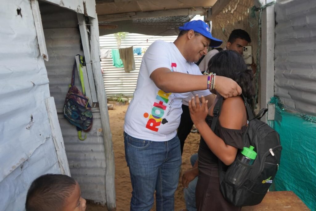 Con la entrega de 5.000 kits escolares, alcalde Genaro Redondo alegra el regreso a clases de estudiantes de Riohacha