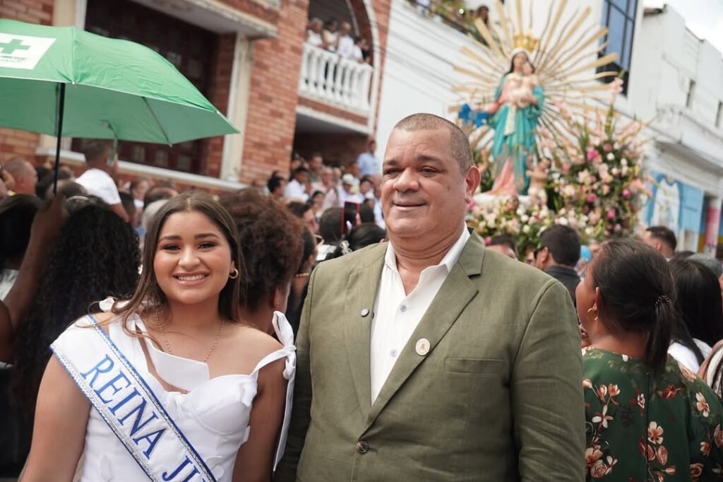 Lolimar ‘La Beba’ Robles participó de los actos religiosos de ‘La Vieja Mello’ en Riohacha