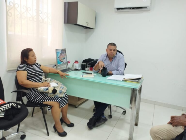 Miembros de Asodegua sostuvieron encuentro con Secretario de Educación de Riohacha, Alberto Mario Cuan