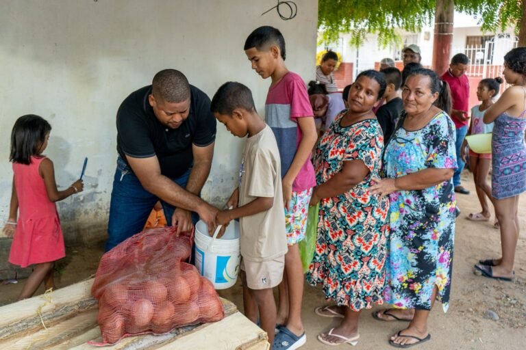 ”Iniciamos la entrega de 5 toneladas de fruta aportándole a la seguridad alimentaria de nuestra gente:” Genaro Redondo, alcalde distrital