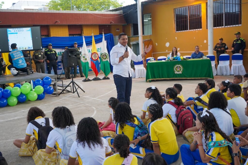 Con la entrega de 5.000 kits escolares, alcalde Genaro Redondo alegra el regreso a clases de estudiantes de Riohacha