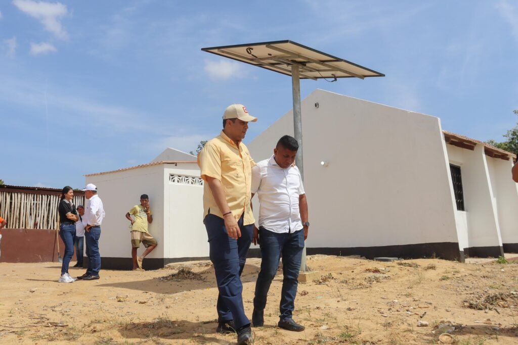 160 comunidades indígenas de Manaure ahora cuentan con energía eléctrica gracias a un proyecto de energía fotovoltaica