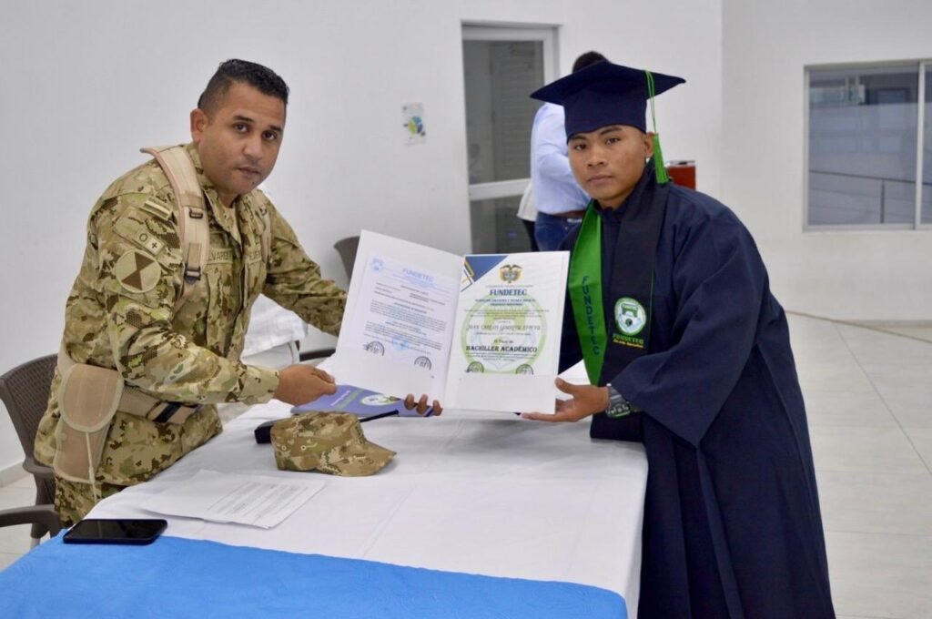 15 soldados del Ejército Nacional culminaron su bachillerato en institución educativa de Albania