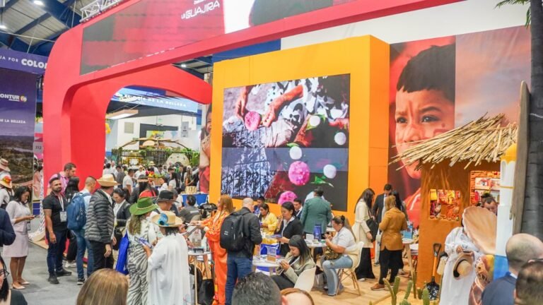 La Guajira conquistó al público de ANATO 2025 con su stand inspirado en la riqueza cultural del territorio