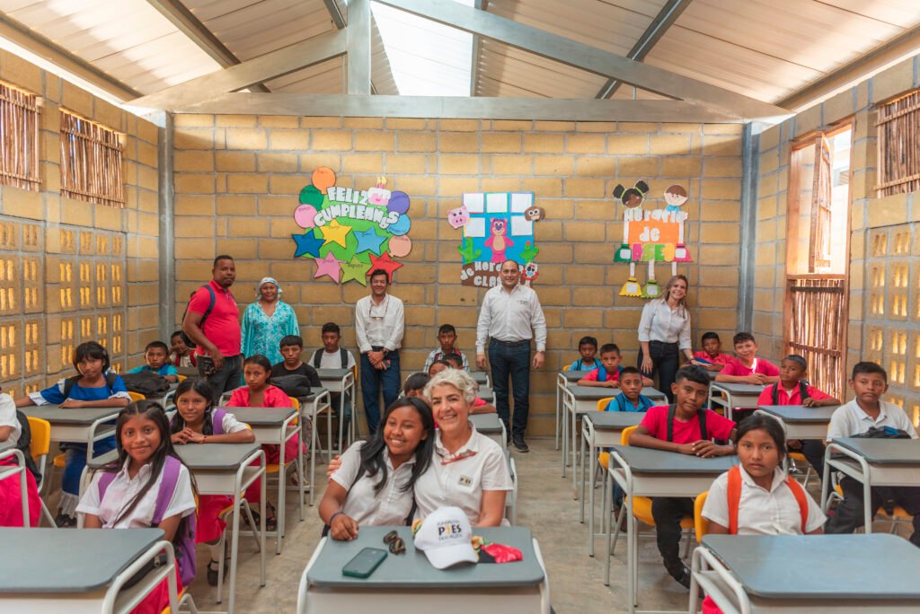 Cerrejón y la Fundación Pies Descalzos fortalecen la educación en La Guajira