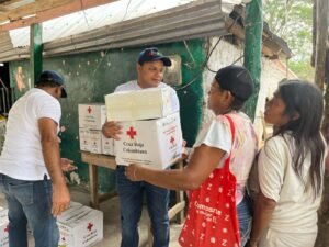 Alcalde Genaro Redondo entrega ayudas humanitarias a comunidades indígenas y afrodescendientes en la zona rural de Riohacha