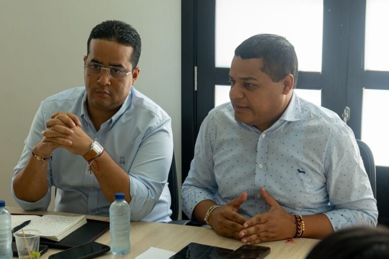 El gobernador de La Guajira, Jairo Aguilar junto al alcalde Riohacha, Genaro Redondo.