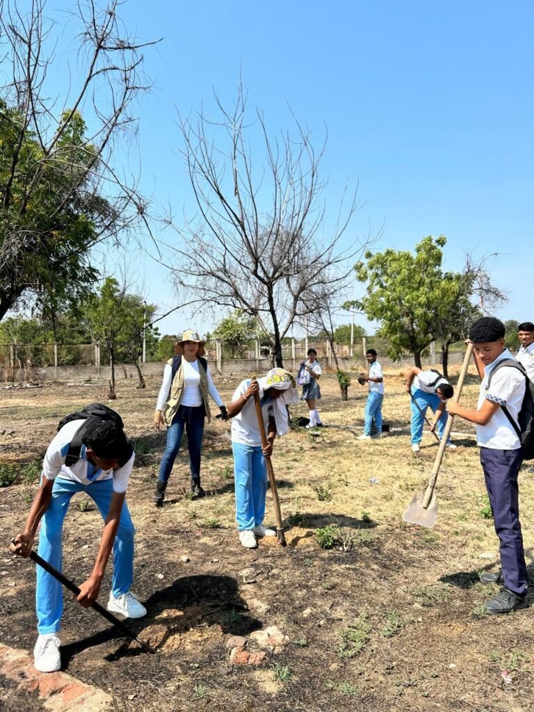 Corpoguajira impulsa el Proyecto Ambiental Escolar en la Institución Educativa Pablo VI de Barrancas