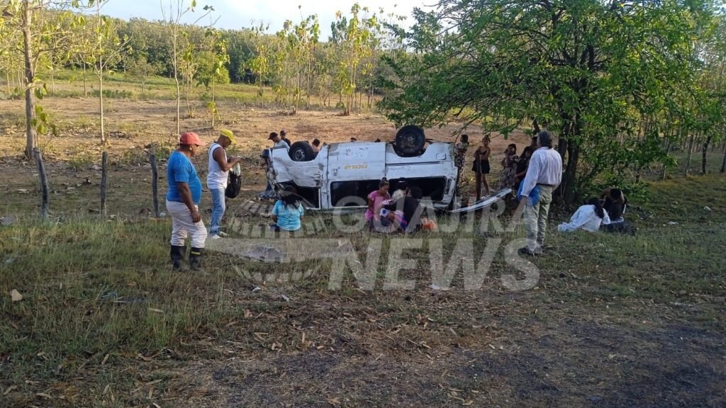 Siete personas resultaron heridas en volcamiento de microbús en Dibulla