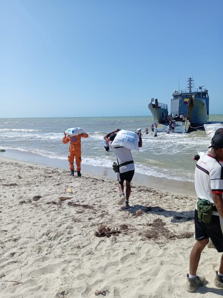 “Vamos a seguir llevando toneladas de alimentos a la Alta Guajira”: Gobernador Jairo Aguilar