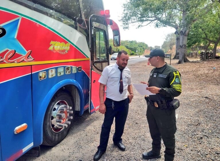 Siguen las intervenciones de Setra en las vías del departamento de La Guajira