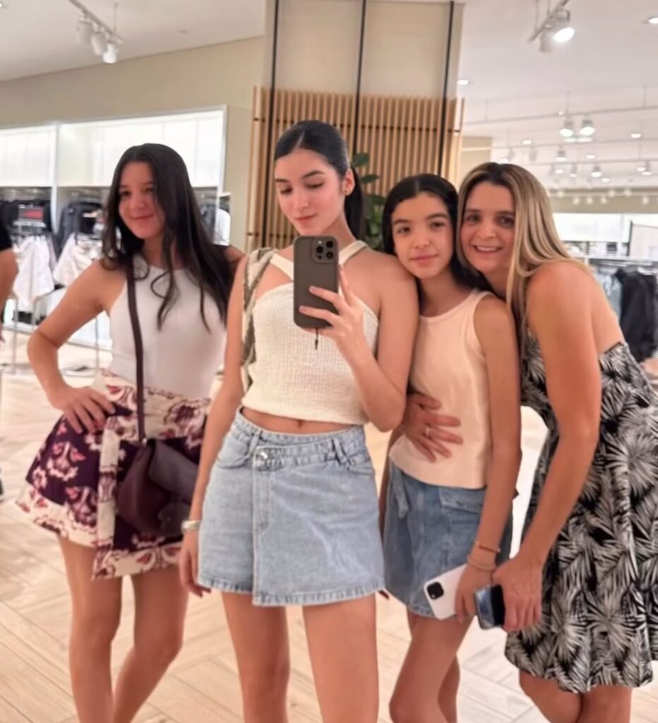 Rashide Chicre y sus tres hijas.