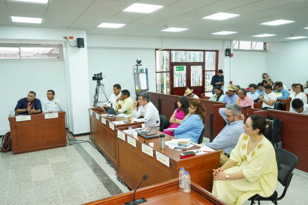 “La información debe fluir en doble vía: no solo desde el Estado hacia las comunidades, sino también desde estas hacia aquel para incidir en las políticas que afectan su bienestar”