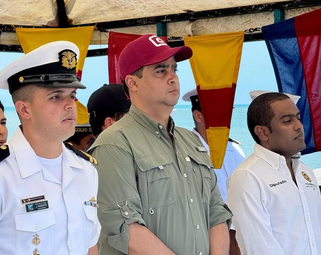 Gobernador Jairo Aguilar arribó al Buque ARC Golfo de Urabá para reconocer a miembros de la Armada Nacional