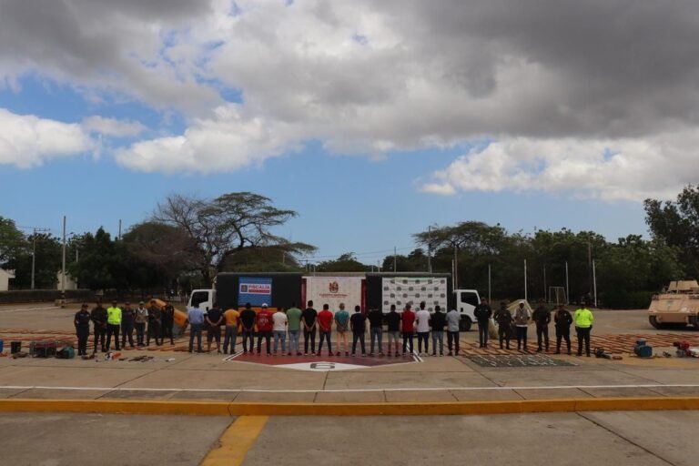 Capturan a 20 personas por minería ilegal en operativos en Dibulla y Barrancas