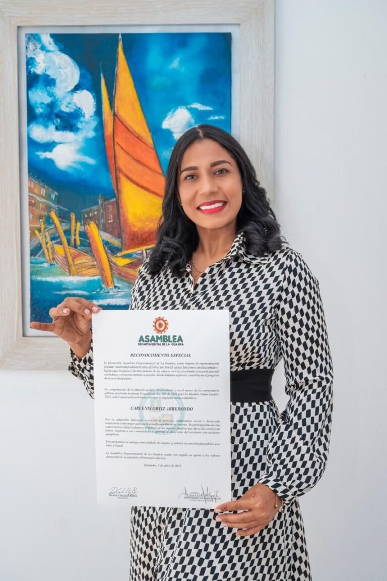Carlenis Ortiz Arredondo recibió la Medalla Dama Guajira