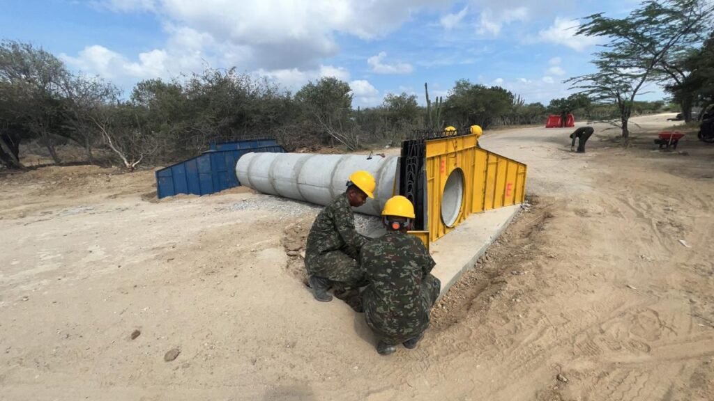 Ejército Nacional realizó mejoramiento de vía terciaria en la comunidad wayuu Panamá, en área rural de Maicao