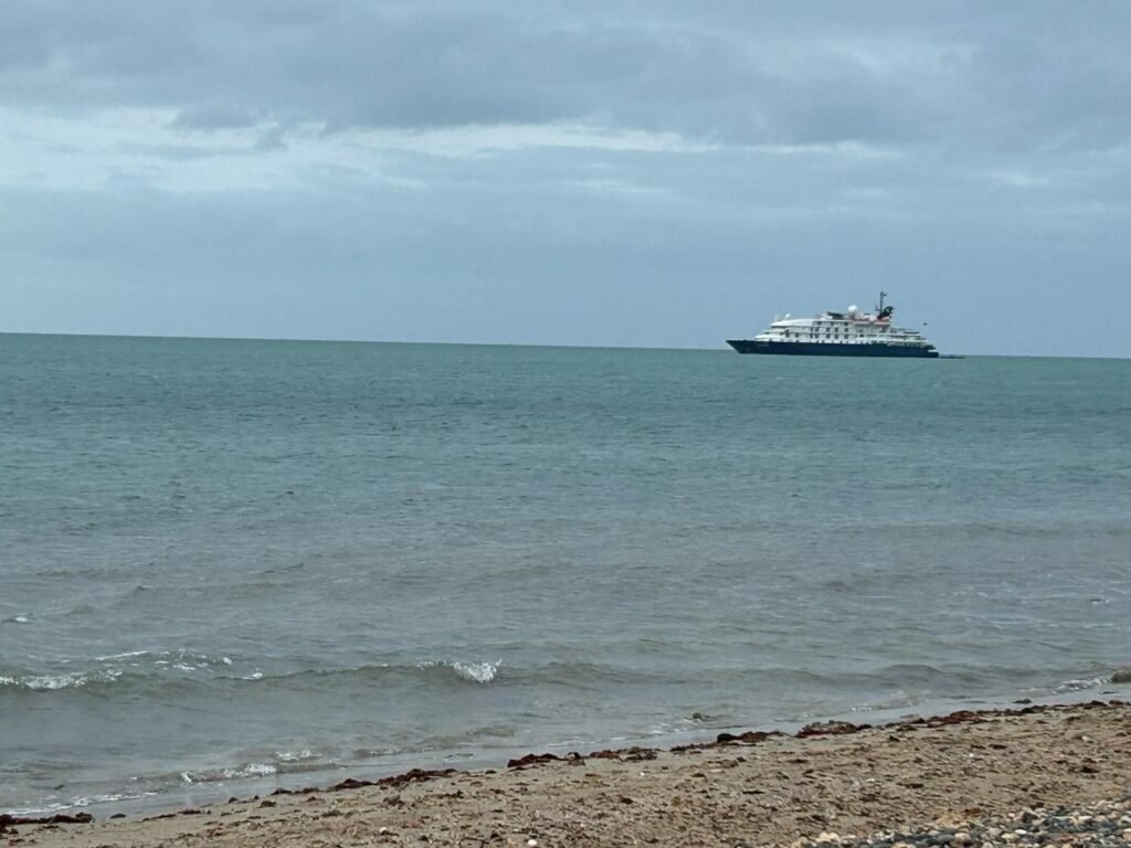 Gestora Social de Uribia y Director de Turismo de La Guajira recibieron a los más de 100 turistas internacionales que arribaron al Cabo de la Vela