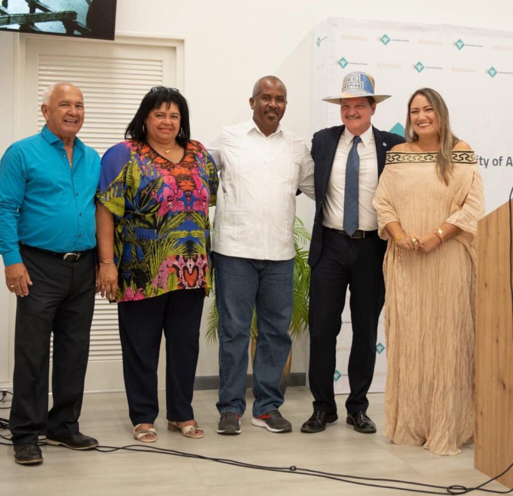 Junta Directiva de Rancho y el Primer Ministro de Aruba Mike Eman