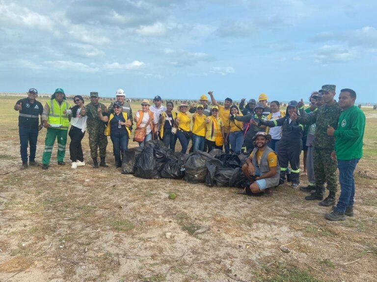 Clubes de Leones y aliados recolectaron 100 kilos de residuos en jornada de limpieza de playas en Riohacha