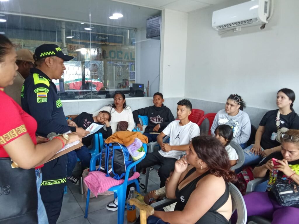 Policía Nacional adelantó jornada de sensibilización en Centrama, en Maicao: benefició a 300 personas