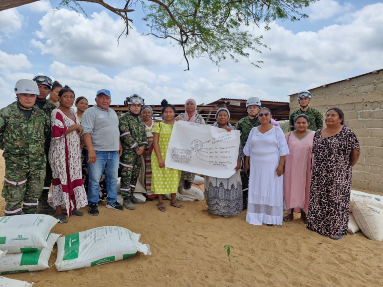 Ejército Nacional realizó la entrega de 10 toneladas de ayudas humanitarias en dos comunidades indígenas de Maicao
