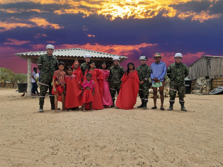 Ejército Nacional también entregó ayudas humanitarias en comunidades de Uribia y Manaure