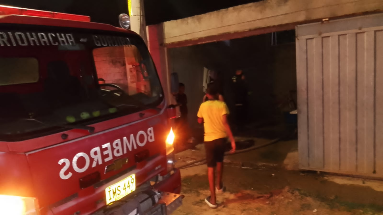Bomberos controlaron incendio en vivienda del barrio Tawaira, en Riohacha