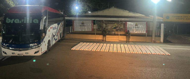 Ejército incauta 10.000 cigarrillos de contrabando en bus interdepartamental en Villanueva