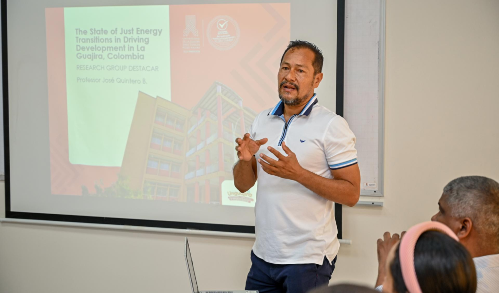 El docente de Uniguajira José Quintero Baldovino explica las condiciones favorables del departamento para el desarrollo de proyectos estratégicos