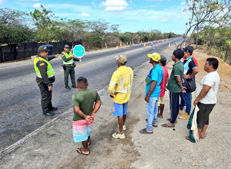 Policía Nacional adelantó controles viales en el tramo que comunica de Riohacha con Paraguachón