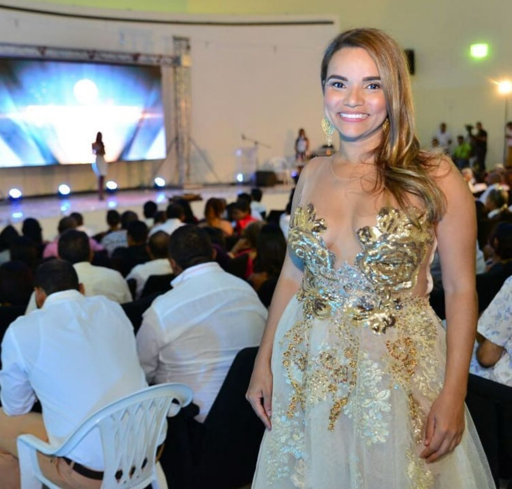 Lorena Parodi en su vida cotidiana como presentadora y locutora.