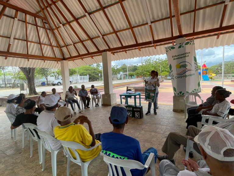 Corpoguajira realizó taller de manejo de residuos sólidos para adultos mayores en La Punta de Los Remedios