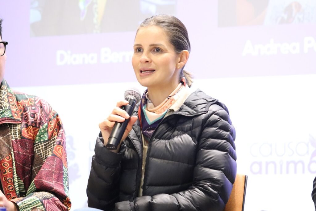 Andrea Padilla, Senadora y autora de la Ley Ángel, en su intervención en el conversatorio Hablemos sobre los derechos de los animales, que se realizó en la Universidad del Rosario.