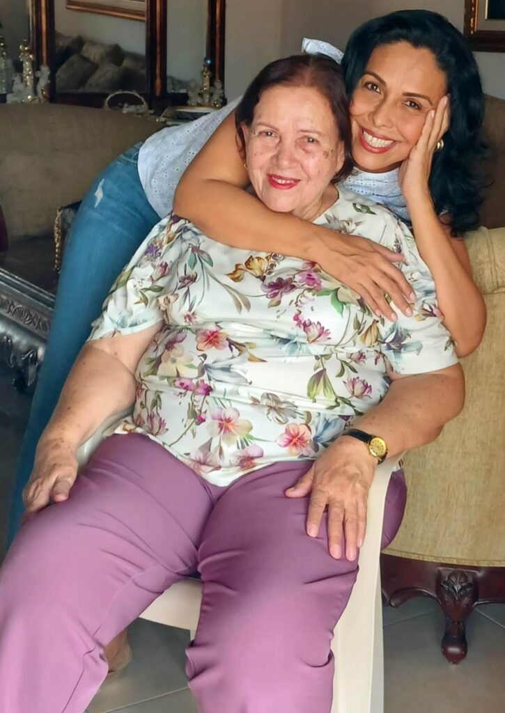 Bertha Mejía, el primer amor de Diomedes, acompañada de su hija Rosa Elvira Díaz
