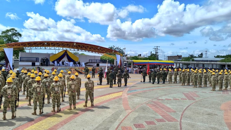Soldados, la gran mayoría wayuu, juraron bandera en la Plaza Principal de Uribia