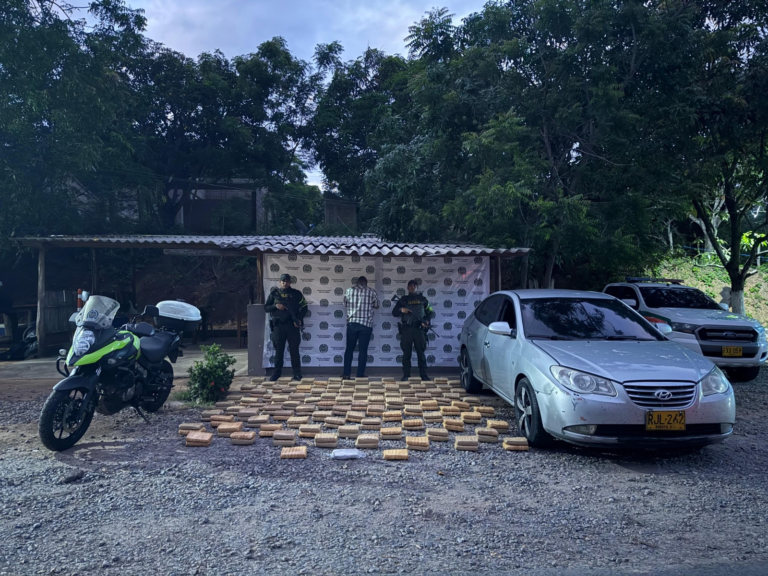 Capturan a tres personas por transportar 97 kilos de marihuana y 6 de cocaína en vías de La Guajira