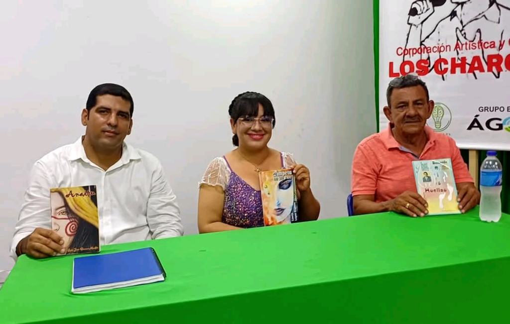 Alejandro Rutto Martínez. Siguiendo el orden de Izquierda a derecha: Luis Romero Maestre; autor de Anairú. Lizeth López España; autora de El ímpetu en Tus Ojos. y Julio Manuel Larios; autor de En Busca de Mis Huellas.