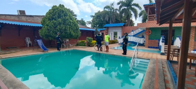 Policía de Turismo adelantó operativos en piscinas y parques acuáticos de la ciudad de Riohacha