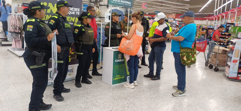Gaula de la Policía lidera jornada contra el secuestro y la extorsión en Supertiendas y Centros Comerciales de Riohacha