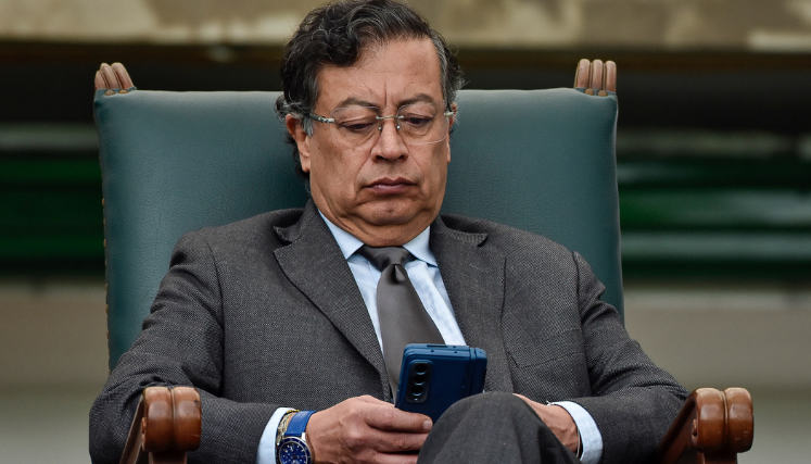Trinocracia: cuando el país se gobierna desde x, las bodegas y los memes